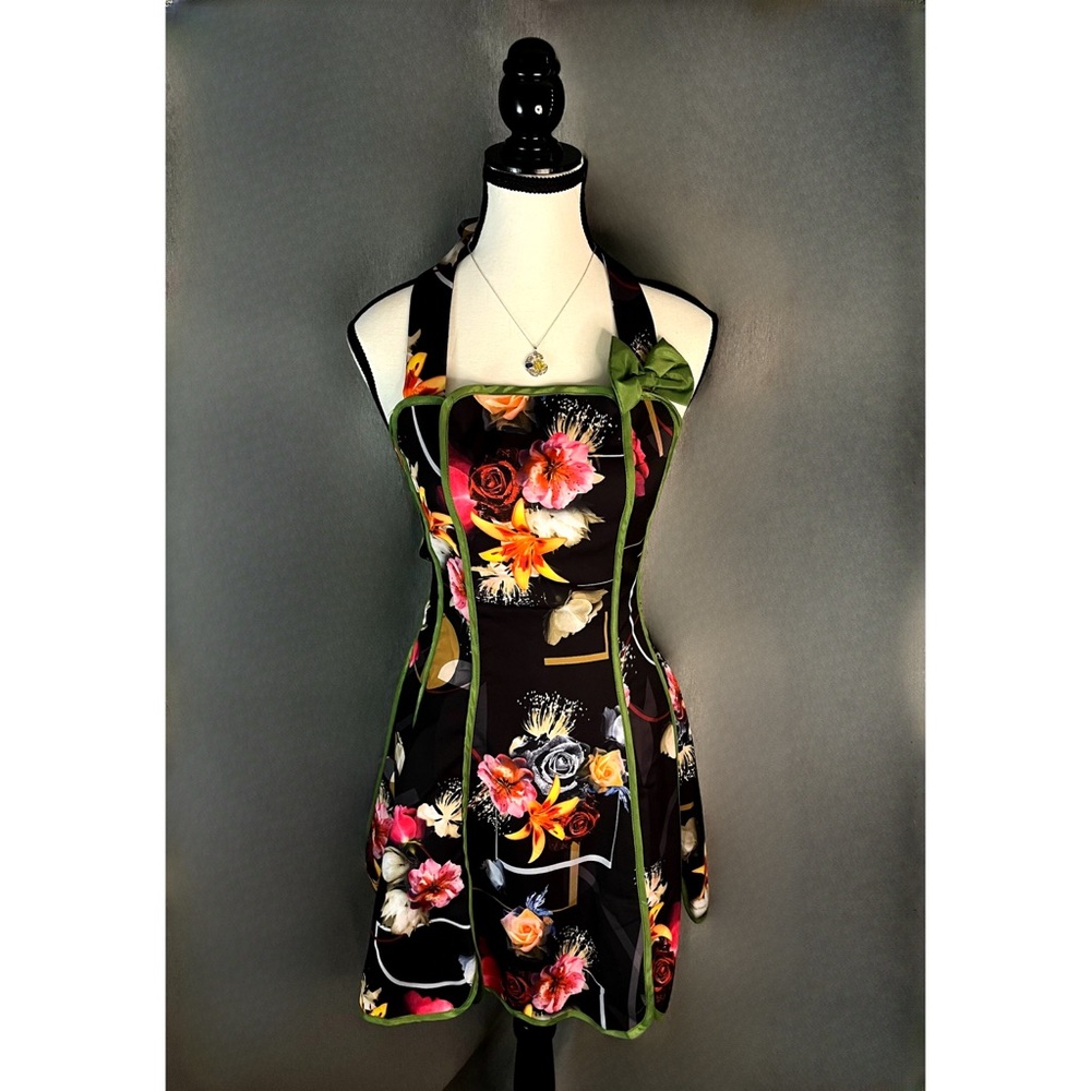 ✨ Old School Glamour meets Modern Sass; It’s the dress of your Dreams! ✨